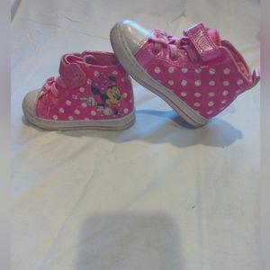 Comes with a polka dot cardigan, size 18mnth, but fits my 2T